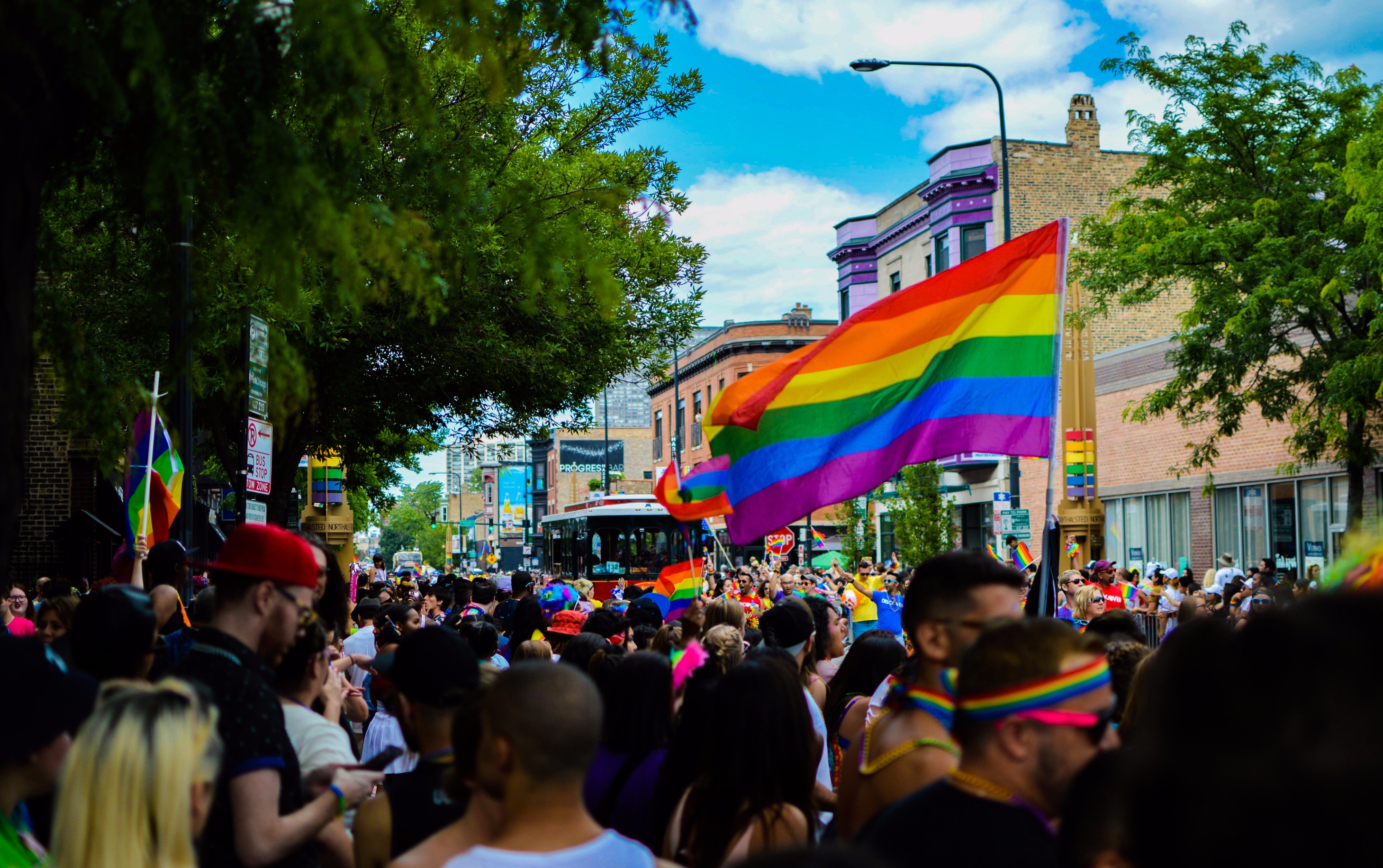 25. juni: Vi fordømmer sabotasje, trusler og vold mot Pride