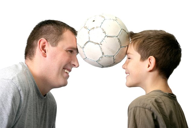 DT---Far-og-sonn-med-fotball